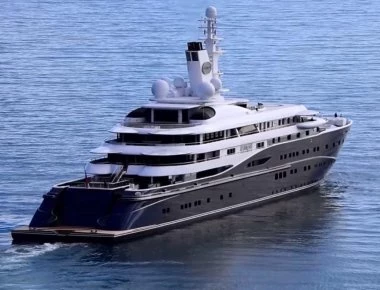 Διακοπές στο Ναύπλιο για τον Σεϊχη του Κατάρ- Έφτασε με την πολυτελή θαλαμηγό του (φωτο)